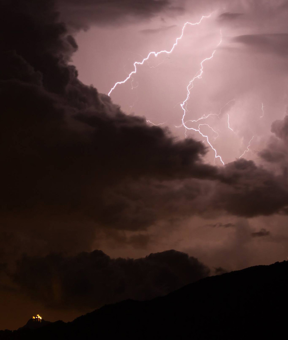 ...Quando la Sacra si fa piccola - 09.06.16 - #fotodelgiorno di Carlo Ravetto